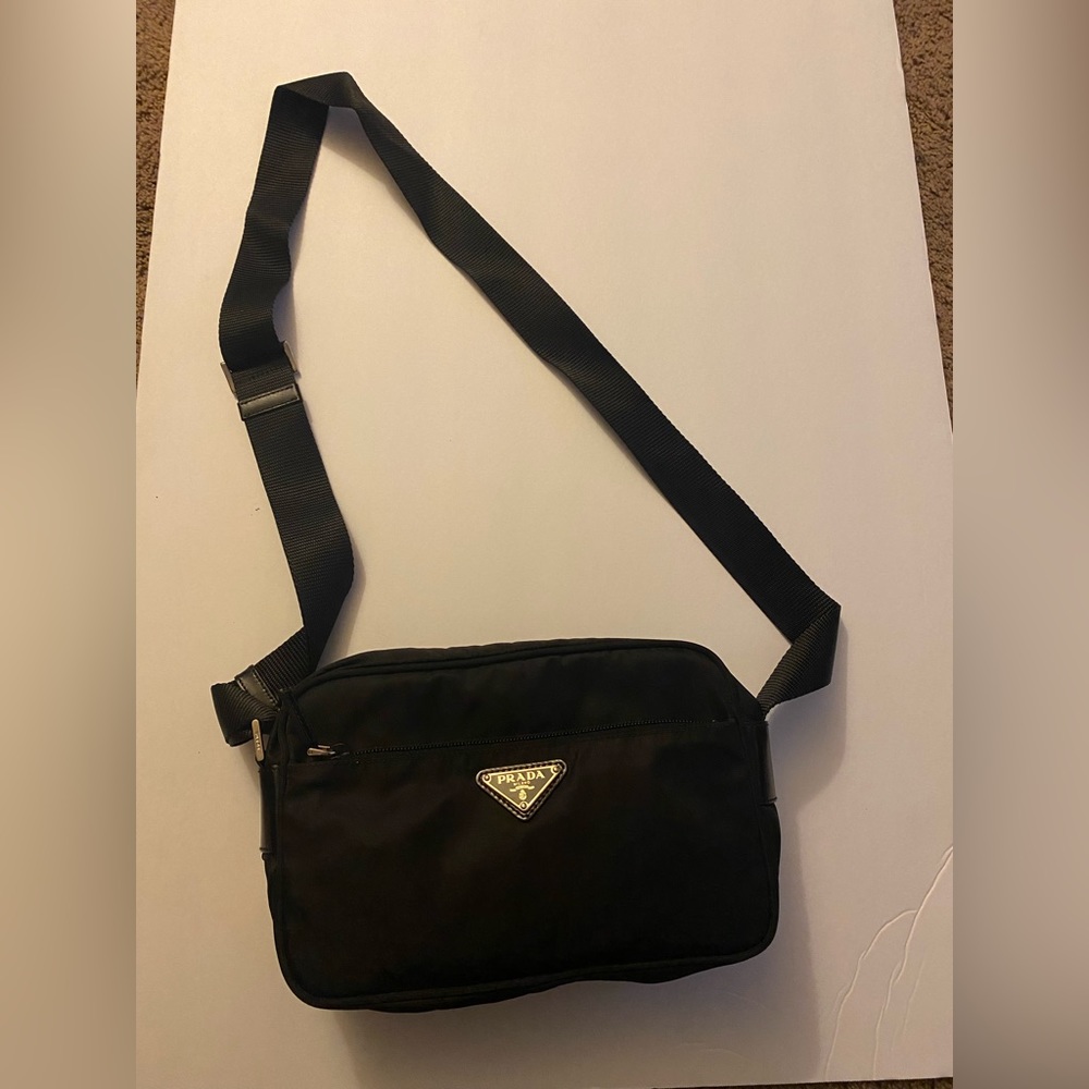 Prada purse - Picture 2 of 6